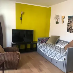 https://schones-apartment-mit-terrasse-und-grosser-kuche.hotelsinbremen.net
