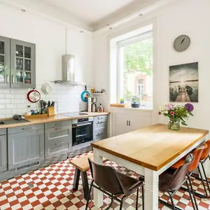 https://stilvolle-185m2-7zimmer-2bad-2kuche-2wc-wohnung-in-bestlage.hamburg-hotels-de.com