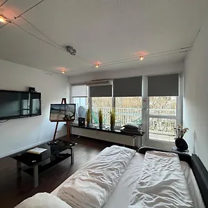 https://loft-living-appartement-am-hohenzollernring.topcolognehotels.com